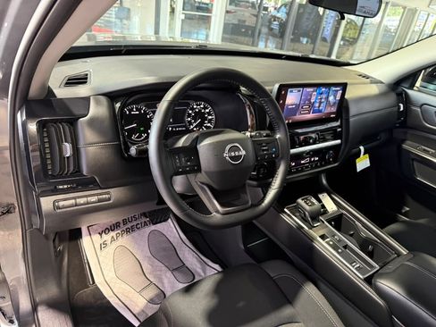 Used 2026 Nissan Pathfinder SV FWD image 34