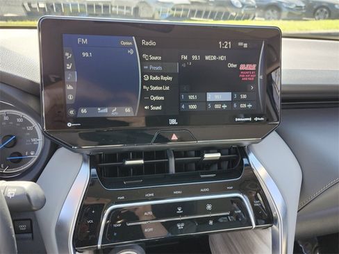 Used 2021 Toyota Venza Limited image 19