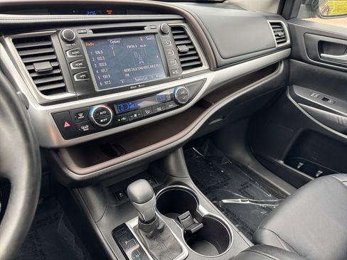 Used 2015 Toyota Highlander XLE AWD/4WD image 29