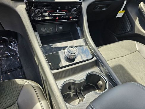 New 2025 Jeep Grand Cherokee L Altitude AWD/4WD image 22