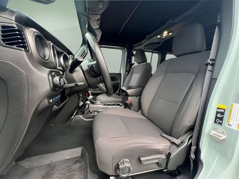 Used 2023 Jeep Wrangler Unlimited w/ Cold Weather Group AWD/4WD image 10
