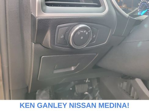 Used 2015 Ford Edge SEL AWD/4WD image 34