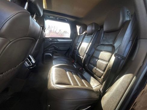 Used 2015 Porsche Cayenne S image 7