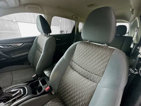 Used 2017 Nissan Rogue SV AWD/4WD image 19