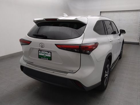 Used 2022 Toyota Highlander XLE FWD image 7