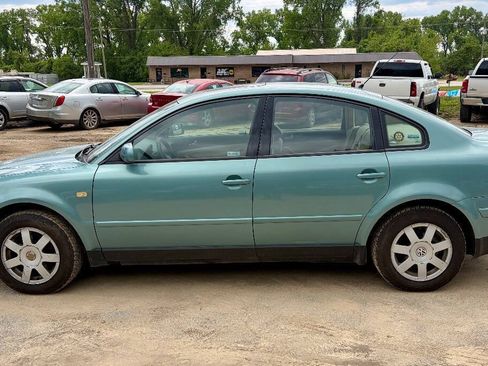 Used 1999 Volkswagen Passat GLS FWD image 2