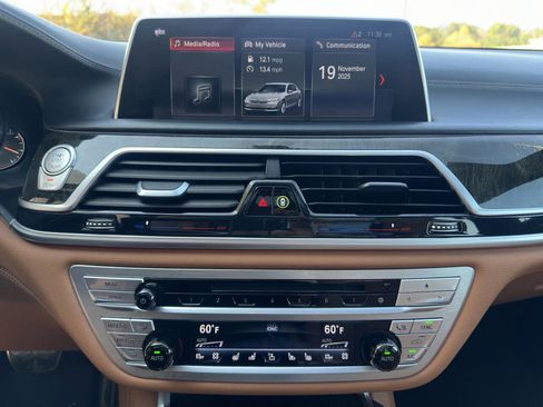 Used 2018 BMW 750i xDrive image 30