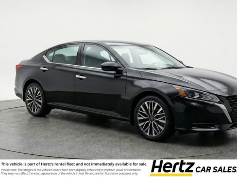Used 2025 Nissan Altima 2.5 SV FWD image 1