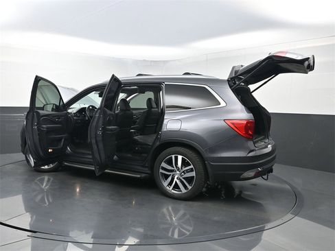 Used 2018 Honda Pilot Touring image 41