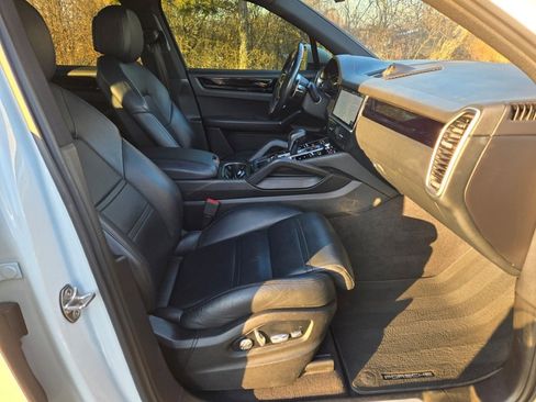 Used 2020 Porsche Cayenne image 37