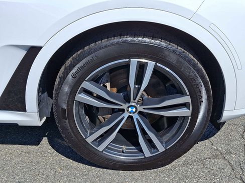 Used 2024 BMW X7 xDrive40i w/ M Sport Package AWD/4WD image 9