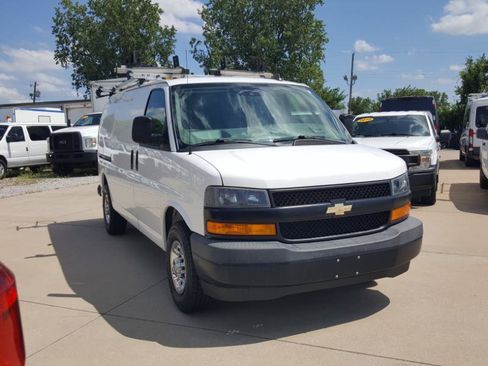 Used 2020 Chevrolet Express 2500 w/ Driver Convenience Package RWD image 5