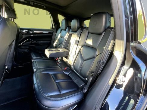 Used 2017 Porsche Cayenne Platinum Edition image 21