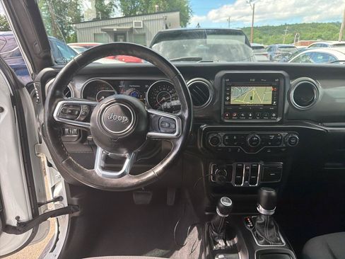 Used 2022 Jeep Wrangler Unlimited Sahara w/ LED Lighting Group AWD/4WD image 21
