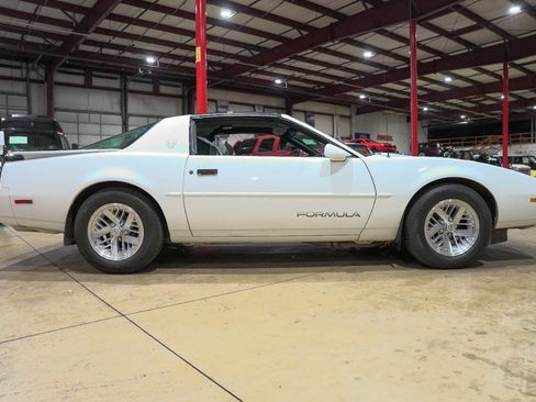 Used 1991 Pontiac Firebird Formula image 10