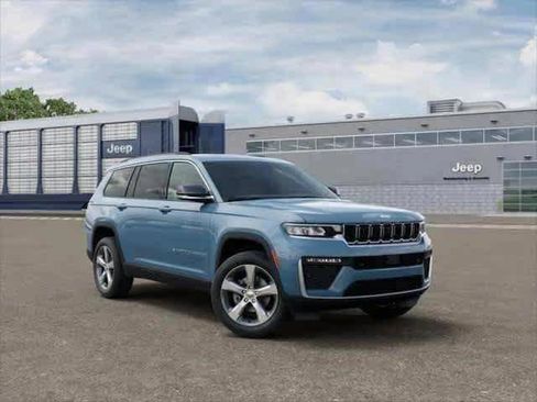 New 2026 Jeep Grand Cherokee L Limited w/ Luxury Tech Group II AWD/4WD image 17