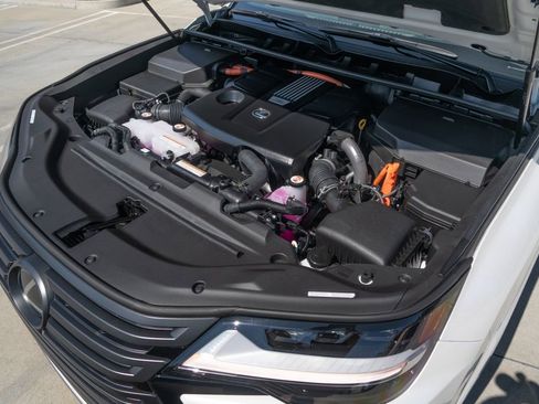 New 2026 Lexus LX 700h Luxury image 4