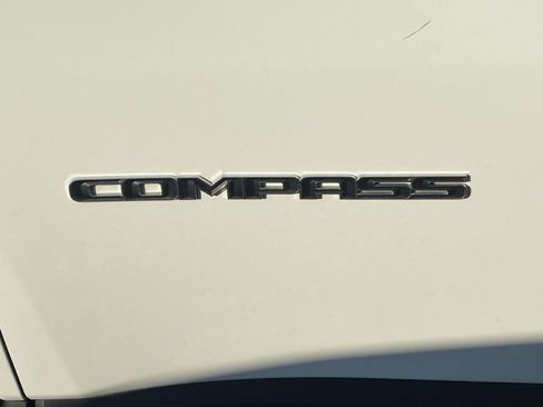 Used 2024 Jeep Compass Latitude AWD/4WD image 10