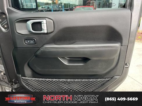 Used 2020 Jeep Wrangler Unlimited Sahara AWD/4WD image 27