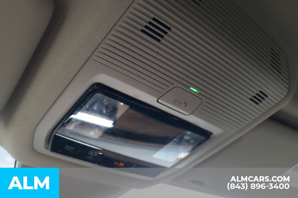 Used 2025 Volkswagen Atlas SE FWD image 14