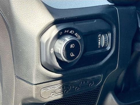 Certified 2025 Jeep Gladiator Sport AWD/4WD image 10