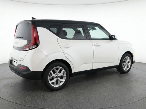 Used 2025 Kia Soul LX w/ LX Technology Package FWD image 9