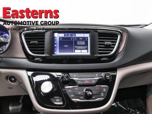 Used 2023 Chrysler Voyager LX FWD image 12