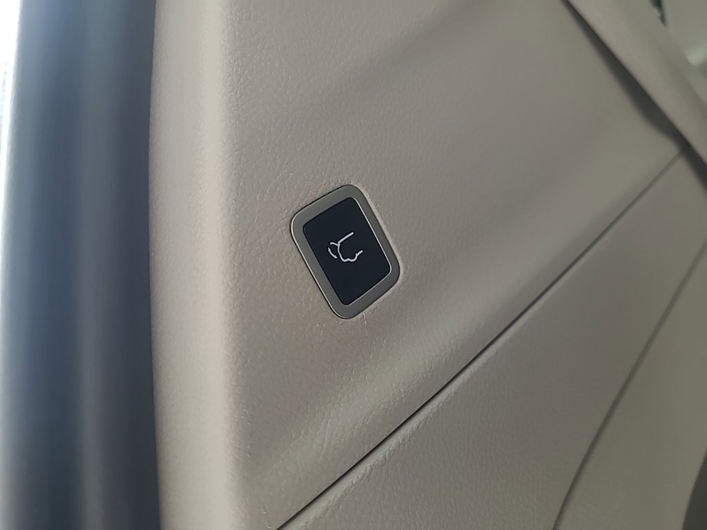 Used 2024 Chrysler Pacifica Touring-L FWD image 27