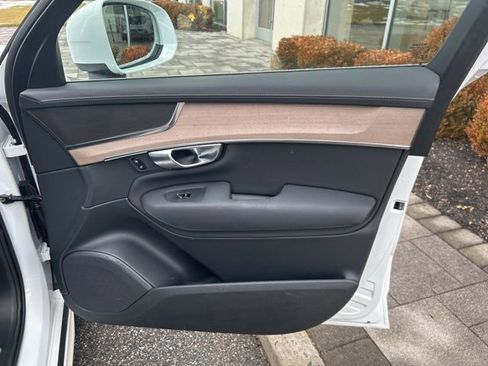 Used 2025 Volvo XC90 B5 Plus image 14