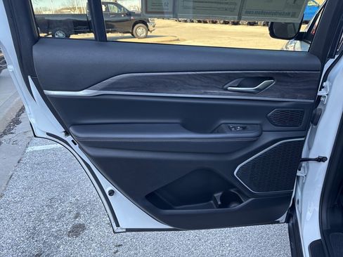 Used 2021 Jeep Grand Cherokee L Limited image 41