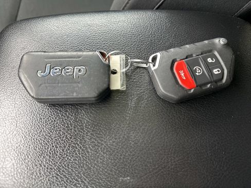 Used 2019 Jeep Wrangler Unlimited Sport S AWD/4WD image 16