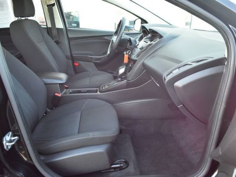 Used 2017 Ford Focus SE image 34