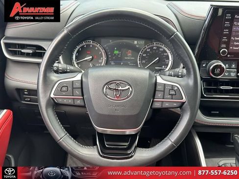 Used 2022 Toyota Highlander XSE FWD image 20