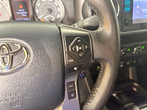 Used 2018 Toyota Tacoma TRD Off-Road w/ Technology Package AWD/4WD image 24