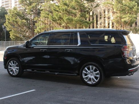 Used 2023 Chevrolet Suburban High Country AWD/4WD image 8