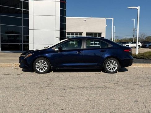 Used 2023 Toyota Corolla LE w/ LE Convenience Package FWD image 6