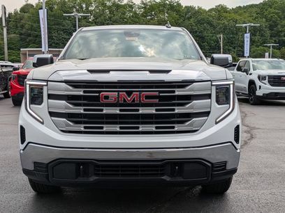 New 2025 GMC Sierra 1500 SLE w/ Preferred Package