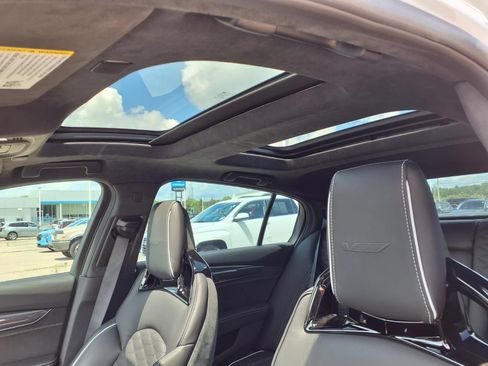 Used 2026 Cadillac CT5 V Blackwing w/ Carbon Fiber 2 Package RWD image 17