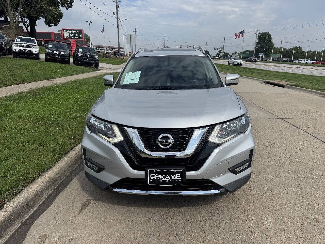 Used 2017 Nissan Rogue SV AWD/4WD image 8