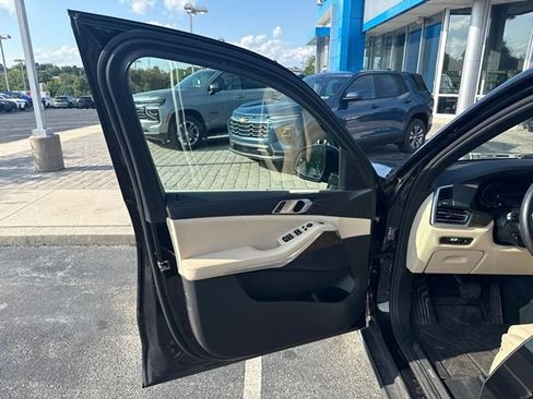Used 2022 BMW X5 xDrive40i w/ Premium Package AWD/4WD image 11