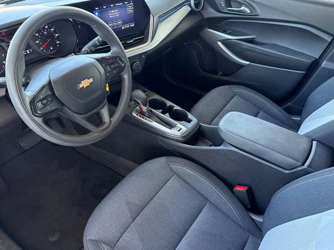 Used 2025 Chevrolet Trax LS FWD image 5