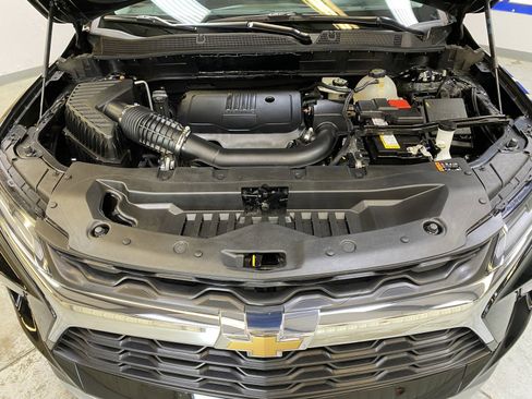 Used 2025 Chevrolet Blazer LT FWD image 9