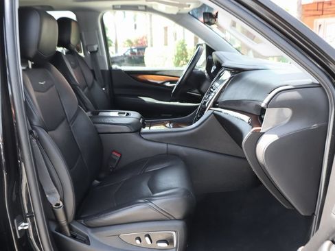 Used 2017 Cadillac Escalade Luxury AWD/4WD image 51