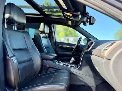 Used 2016 Jeep Grand Cherokee Limited w/ Luxury Group II AWD/4WD image 11