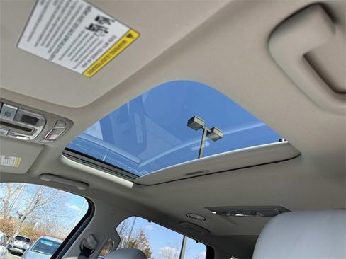 Used 2023 Kia Telluride EX w/ EX Captain's Chair Package image 16