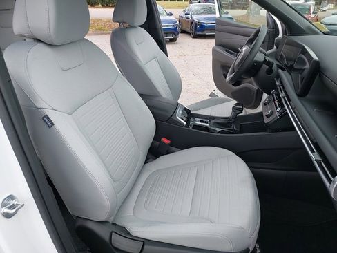 Used 2025 Hyundai Santa Cruz SE image 10