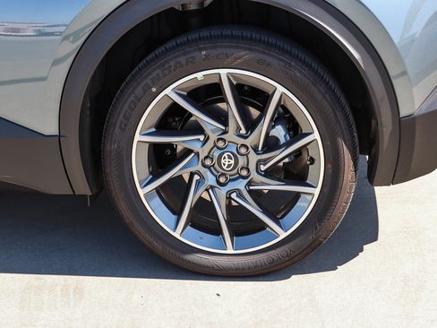 New 2026 Toyota C-HR AWD/4WD image 9