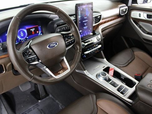 Used 2023 Ford Explorer King Ranch w/ Technology Package image 17