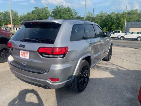 Used 2018 Jeep Grand Cherokee Altitude image 9