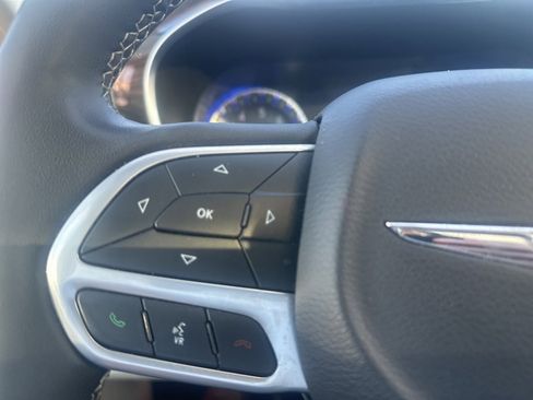 Used 2023 Chrysler Pacifica Limited image 12